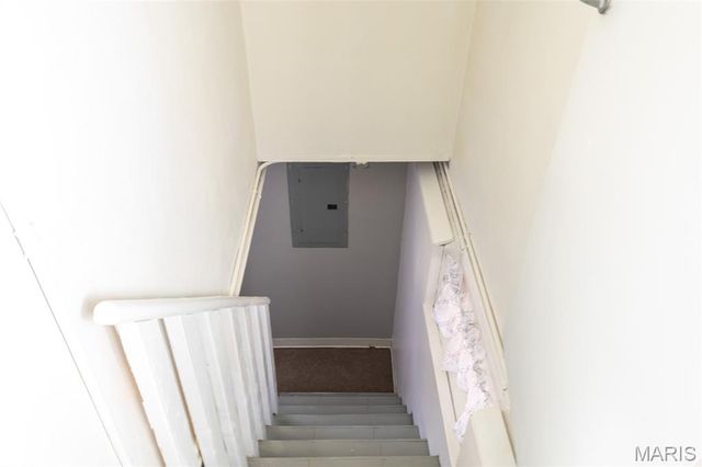 8570 North Avenue, St John, MO 63114