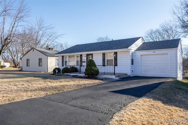 8570 North Avenue, St John, MO 63114