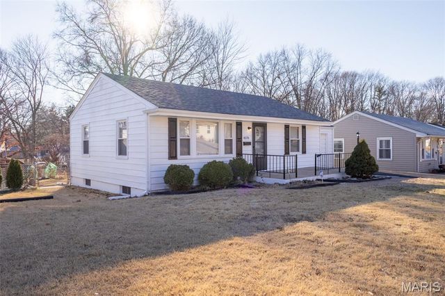 8570 North Avenue, St John, MO 63114