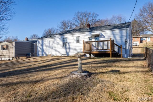 8570 North Avenue, St John, MO 63114
