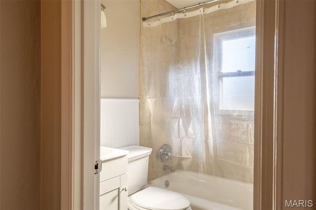 8570 North Avenue, St John, MO 63114