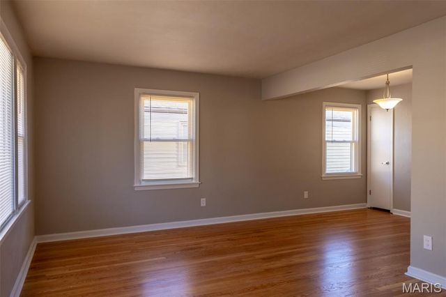 8570 North Avenue, St John, MO 63114