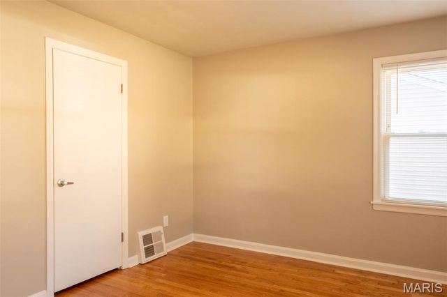 8570 North Avenue, St John, MO 63114