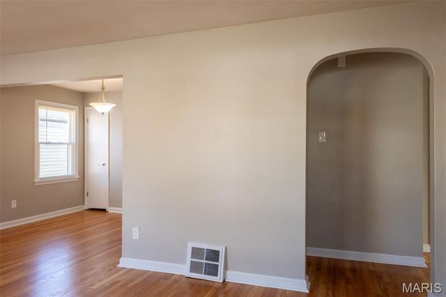 8570 North Avenue, St John, MO 63114