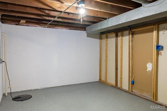 8570 North Avenue, St John, MO 63114