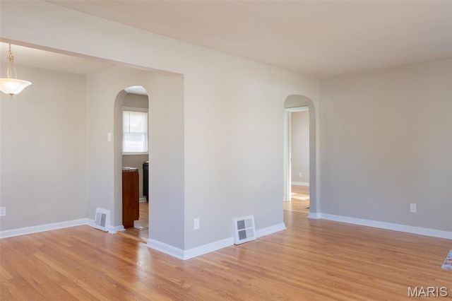 8570 North Avenue, St John, MO 63114