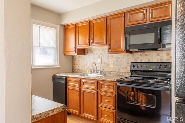 8570 North Avenue, St John, MO 63114