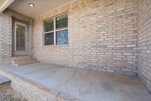 2400 N Kathryn Lane, Siloam Springs, AR 72761