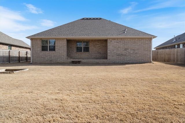 2400 N Kathryn Lane, Siloam Springs, AR 72761