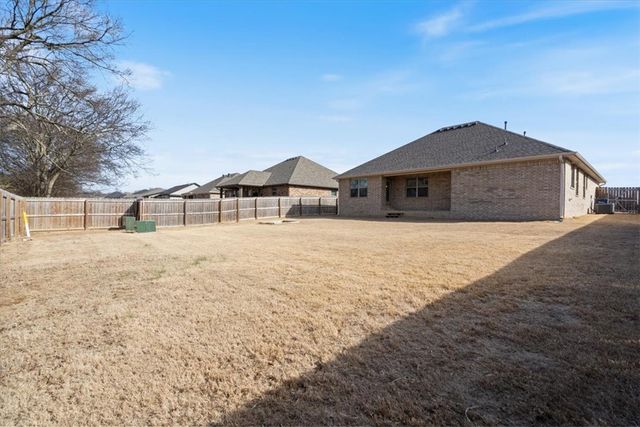 2400 N Kathryn Lane, Siloam Springs, AR 72761