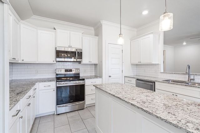 2400 N Kathryn Lane, Siloam Springs, AR 72761