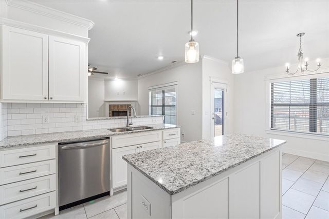 2400 N Kathryn Lane, Siloam Springs, AR 72761