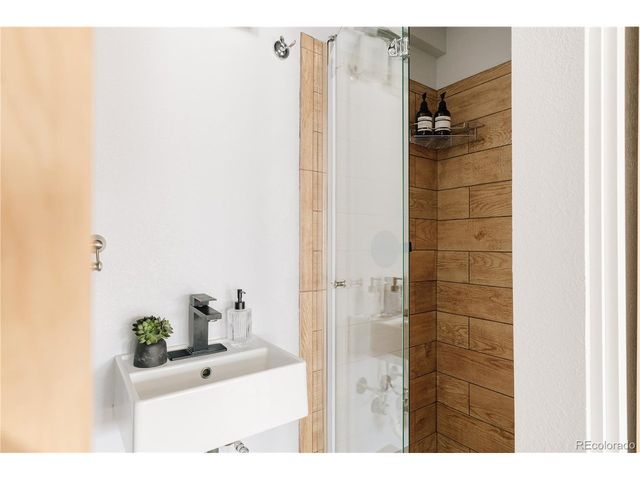 2826 Hudson St, Denver, CO 80207