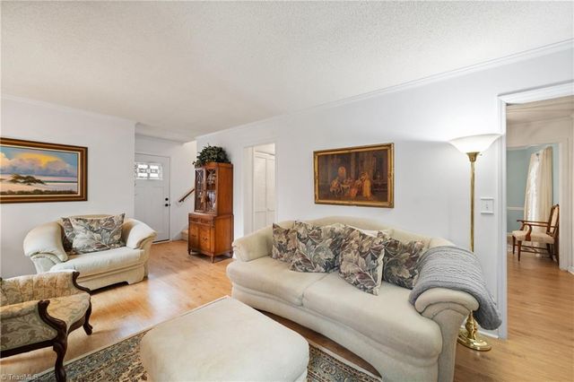 1337 Robin Hood Forest Drive, Pfafftown, NC 27040