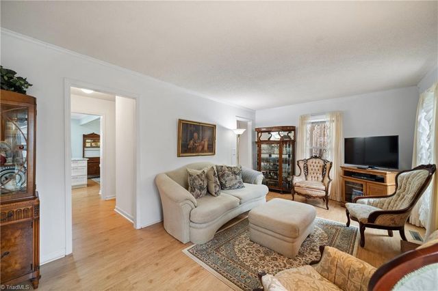 1337 Robin Hood Forest Drive, Pfafftown, NC 27040