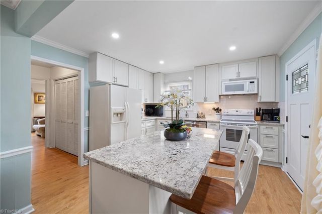 1337 Robin Hood Forest Drive, Pfafftown, NC 27040