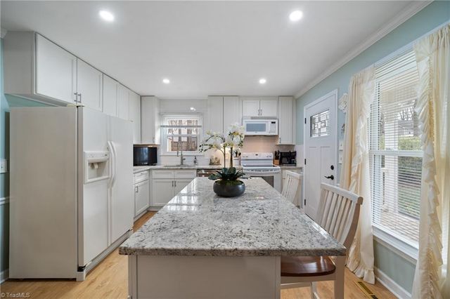 1337 Robin Hood Forest Drive, Pfafftown, NC 27040