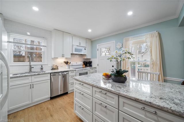 1337 Robin Hood Forest Drive, Pfafftown, NC 27040