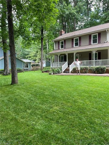 1337 Robin Hood Forest Drive, Pfafftown, NC 27040