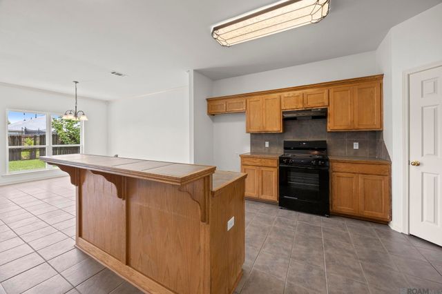 36001 Raleigh Dr, Denham Springs, LA 70706