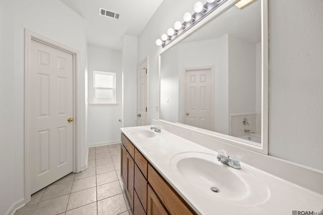 36001 Raleigh Dr, Denham Springs, LA 70706