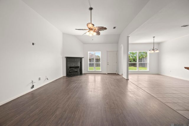 36001 Raleigh Dr, Denham Springs, LA 70706