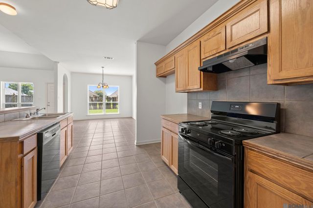 36001 Raleigh Dr, Denham Springs, LA 70706