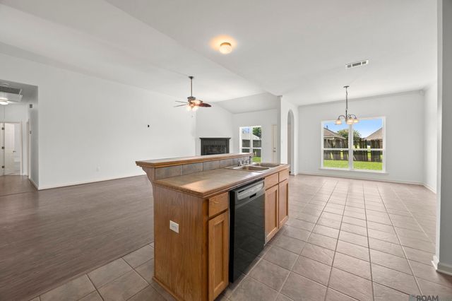 36001 Raleigh Dr, Denham Springs, LA 70706