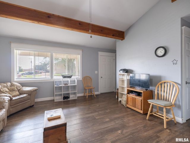1201 EAGLE Avenue, Washington, IL 61571