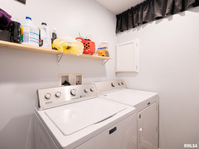 1201 EAGLE Avenue, Washington, IL 61571