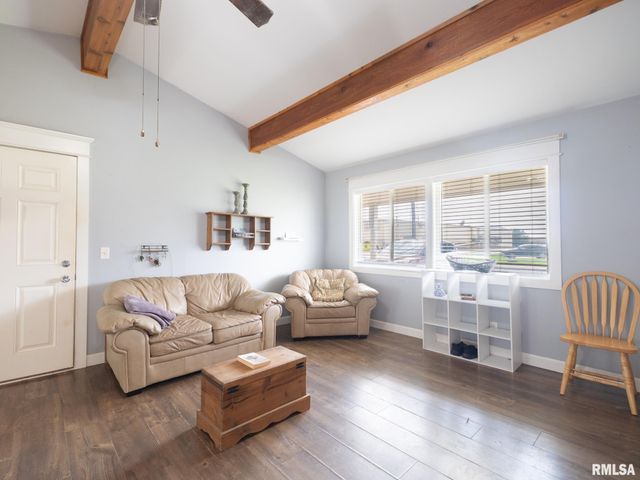 1201 EAGLE Avenue, Washington, IL 61571