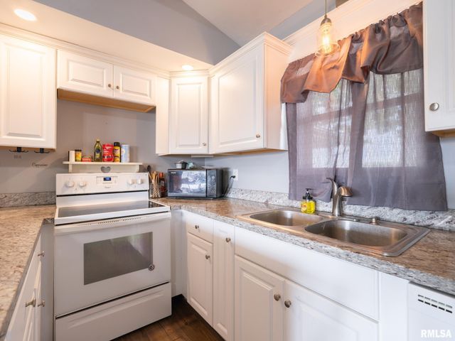 1201 EAGLE Avenue, Washington, IL 61571