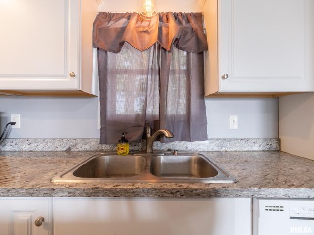 1201 EAGLE Avenue, Washington, IL 61571