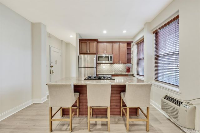 819 Broadway 1-G, Woodmere, NY 11598