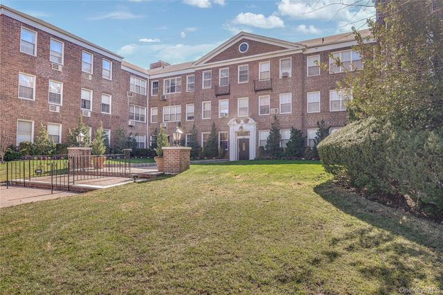 819 Broadway 1-G, Woodmere, NY 11598