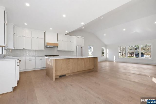 442 Ellis Place, Wyckoff, NJ 07481