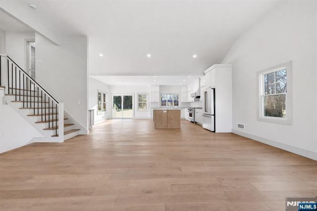 442 Ellis Place, Wyckoff, NJ 07481