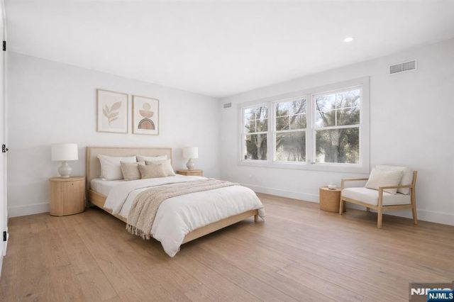 442 Ellis Place, Wyckoff, NJ 07481