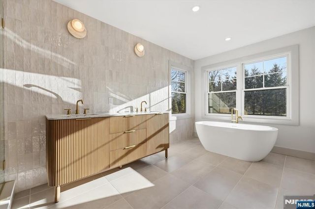 442 Ellis Place, Wyckoff, NJ 07481