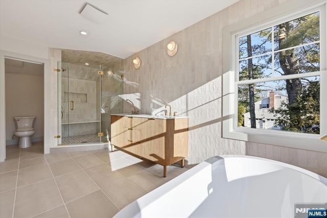 442 Ellis Place, Wyckoff, NJ 07481