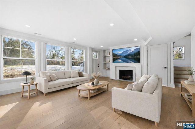 442 Ellis Place, Wyckoff, NJ 07481