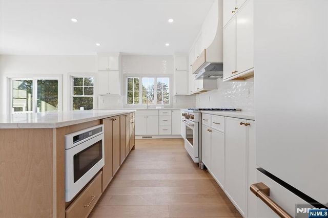 442 Ellis Place, Wyckoff, NJ 07481