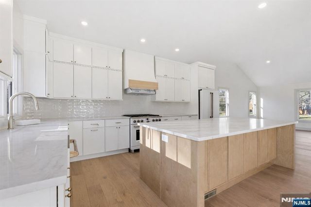 442 Ellis Place, Wyckoff, NJ 07481