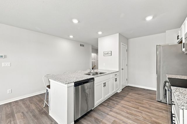 5613 Brook View Avenue, Des Moines, IA 50317