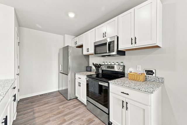 5613 Brook View Avenue, Des Moines, IA 50317