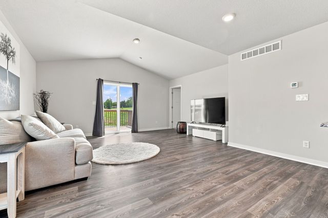 5613 Brook View Avenue, Des Moines, IA 50317