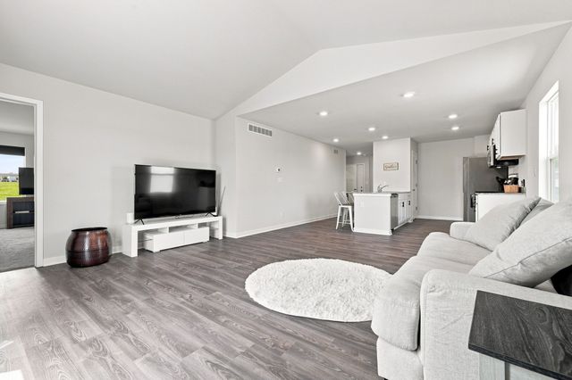 5613 Brook View Avenue, Des Moines, IA 50317