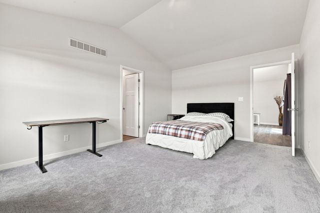 5613 Brook View Avenue, Des Moines, IA 50317