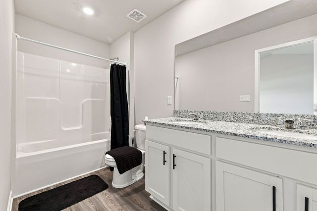 5613 Brook View Avenue, Des Moines, IA 50317