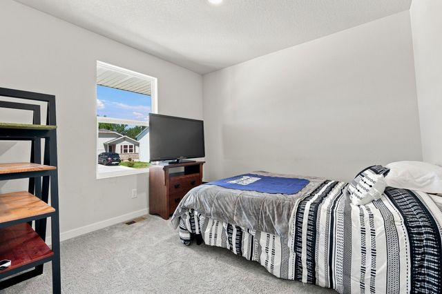 5613 Brook View Avenue, Des Moines, IA 50317